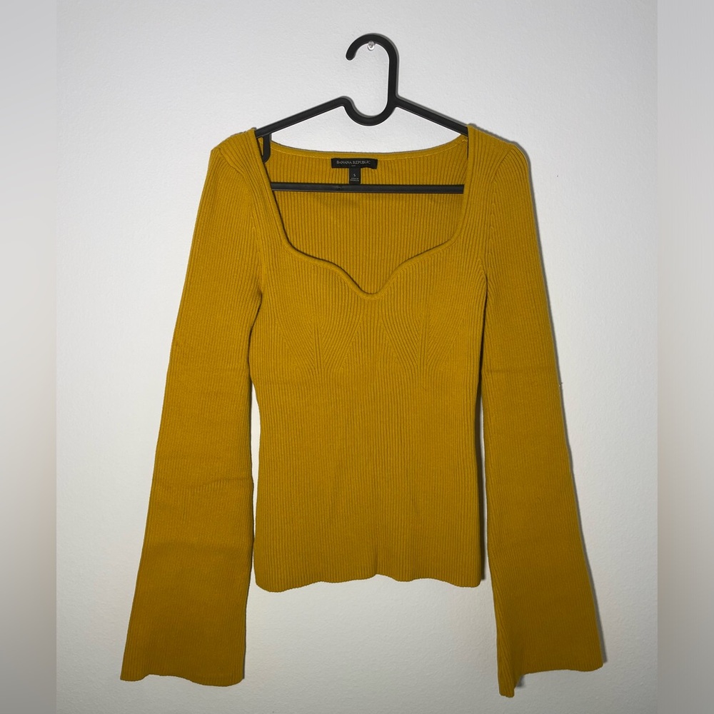 Banana Republic Ribbed golden yellow sweater